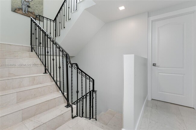 Building Photo - 18460 NE 30th Ave