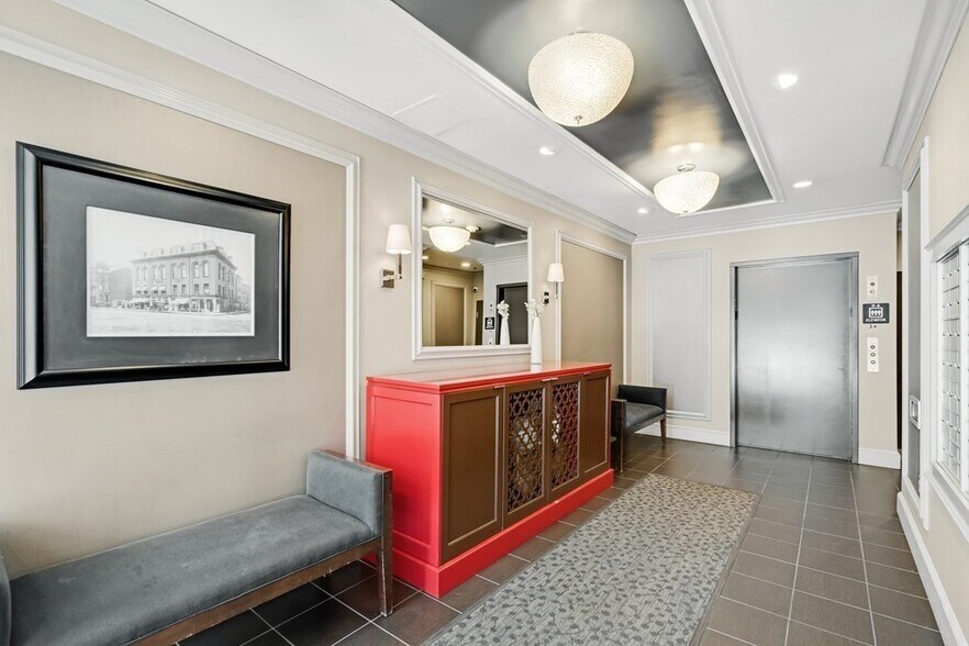 Building Photo - 1721 Washington St