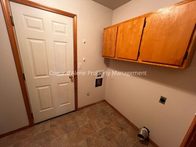 Building Photo - Updated 3 bed house in Davis Park