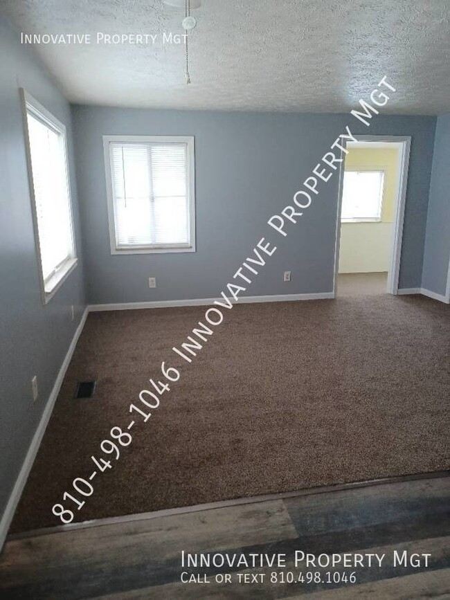 Building Photo - 1124 W Bergin Ave