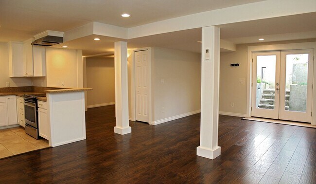 Building Photo - 1411 NE 37th Ave