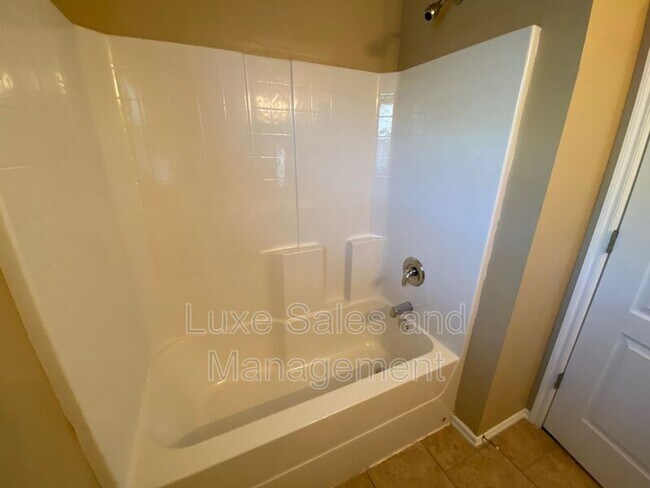 Building Photo - 2912 Thompson Farm Ln