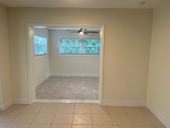 Building Photo - Updated 3 bedroom 2 Bathroom home in Beau ...