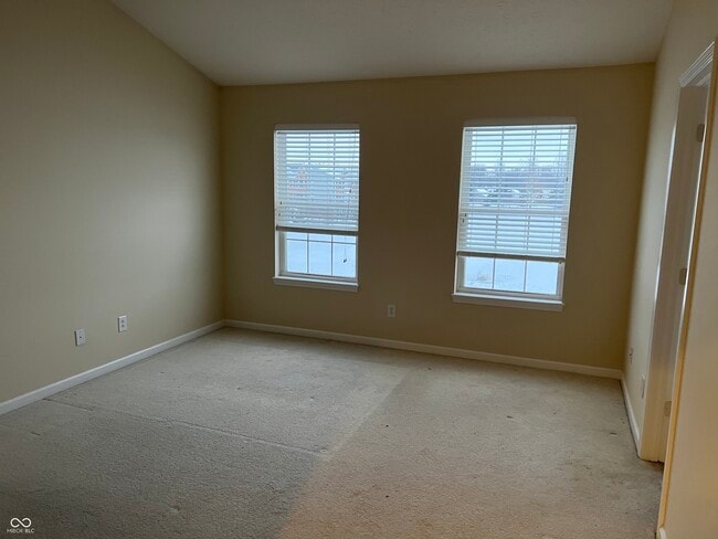 Building Photo - 3522 N Golden Gate Dr