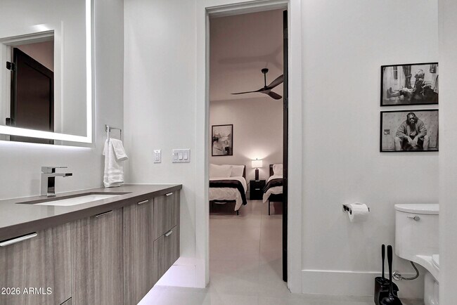 Building Photo - 6401 E Larkspur Dr