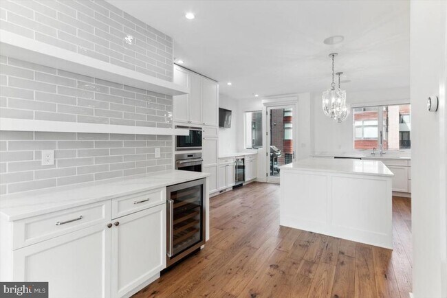 Building Photo - 138 S Front St