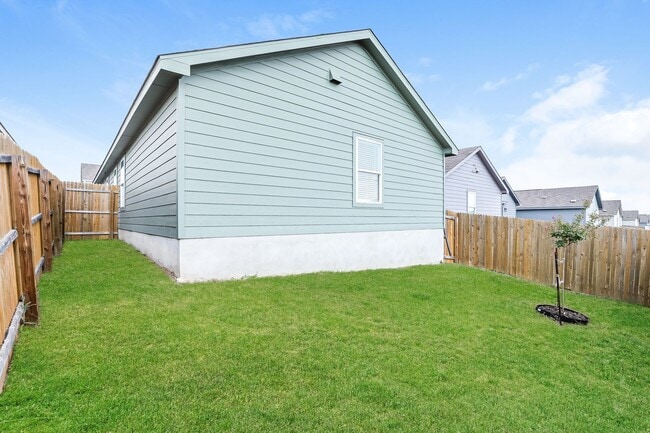 Building Photo - First time rental. Newer build home locate...
