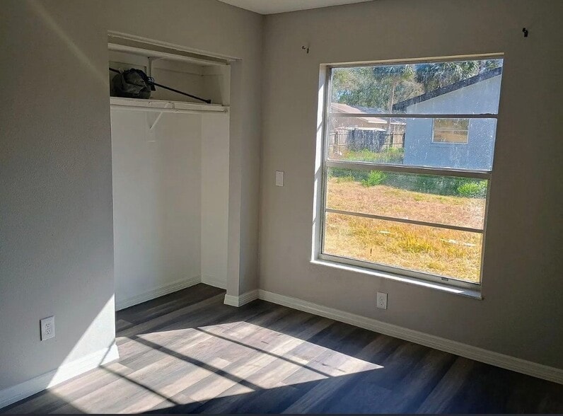 Building Photo - 483 N Briar Creek Point