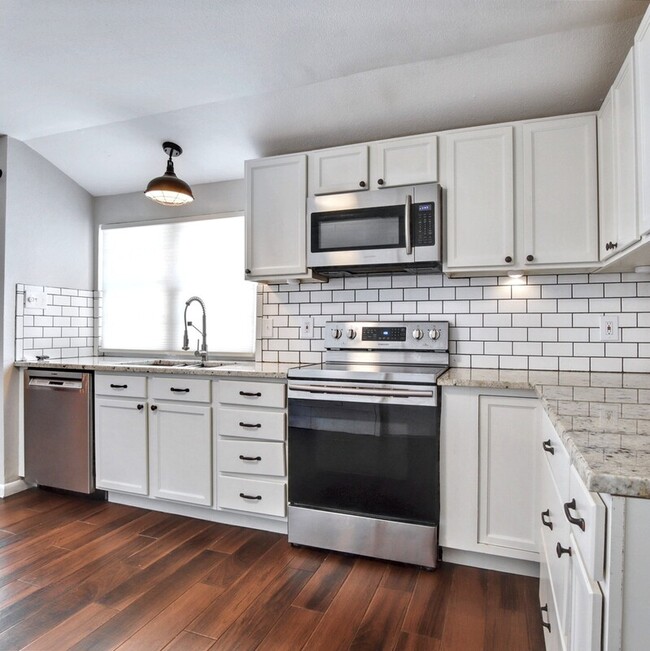 Building Photo - 1313 Monaco Dr