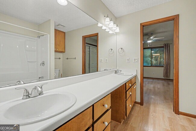 Building Photo - 500 Hickory Hills Trail