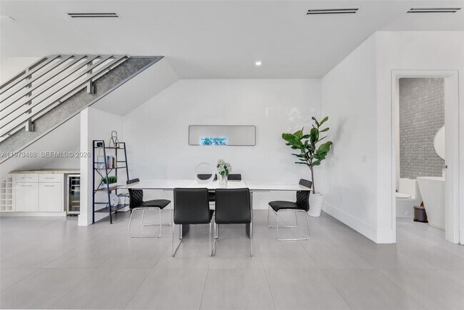 Building Photo - 3055 Carter St