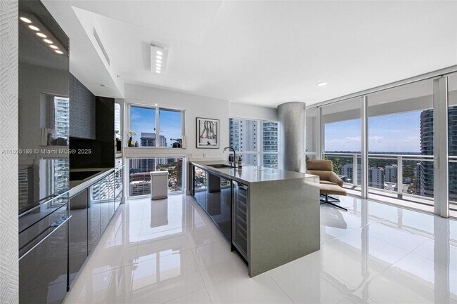 Primary Photo - 1080 Brickell Ave