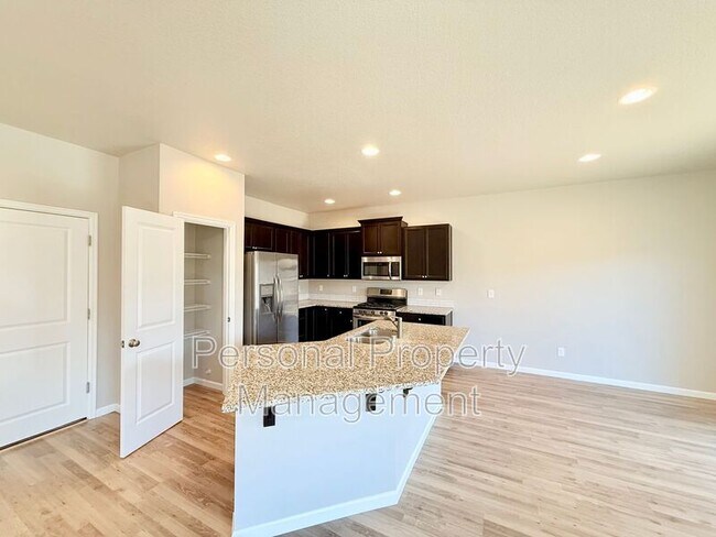Building Photo - 2727 S White Salmon Dr