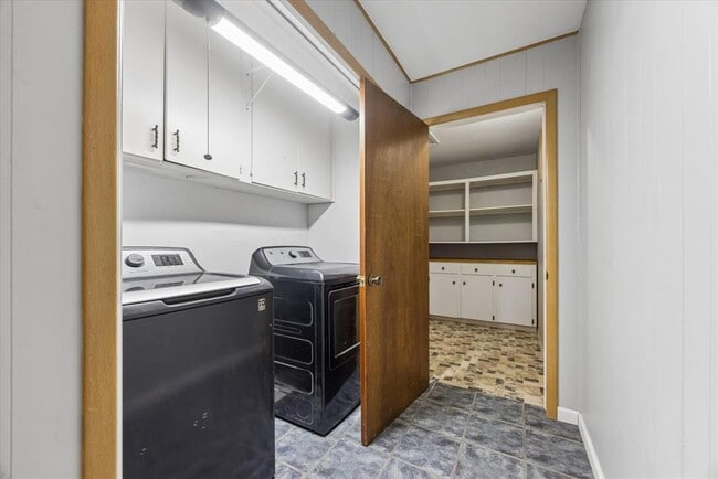 Building Photo - 6402 Bluesky Way