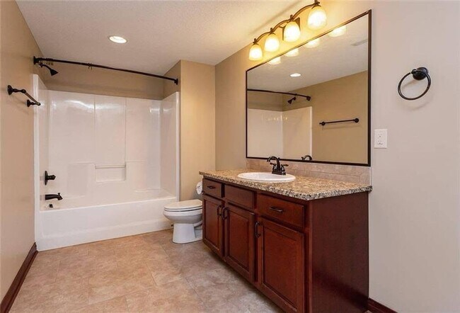 Building Photo - Spacious 5BR House in Johnston