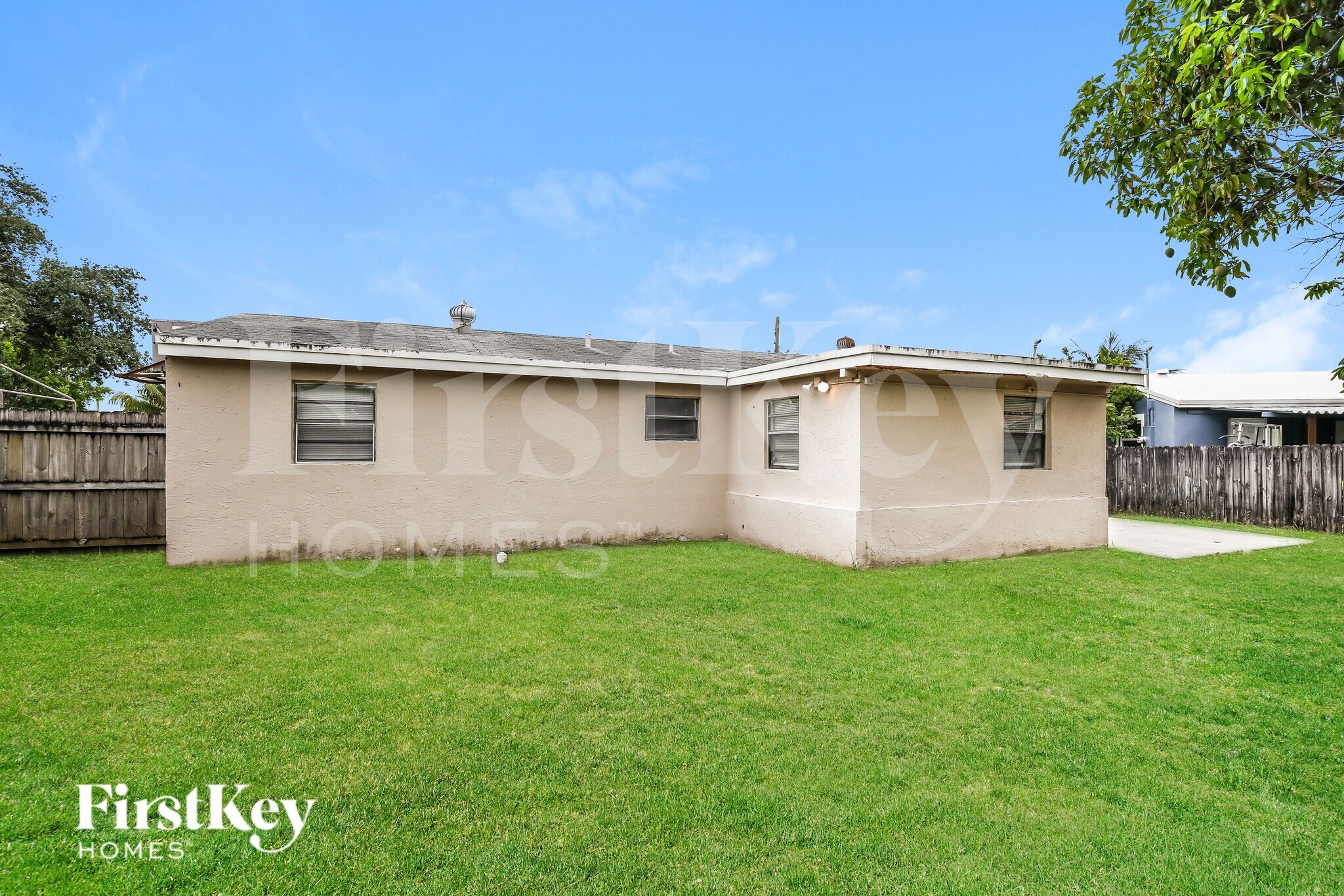 Building Photo - 4951 SW 16th St