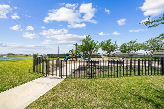 Building Photo - 7406 Hillside Arbor
