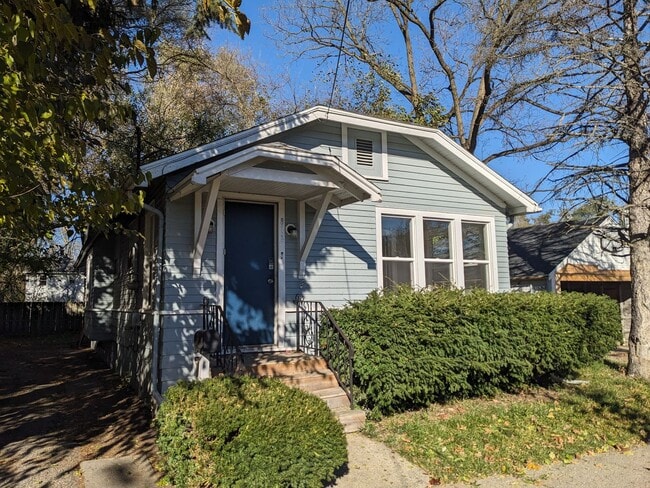 Building Photo - Three Bedroom House in Kalamazoo