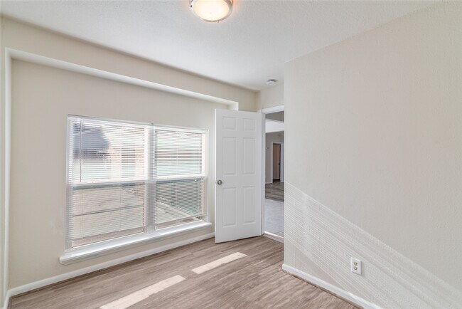 Building Photo - 22115 Fincastle Dr