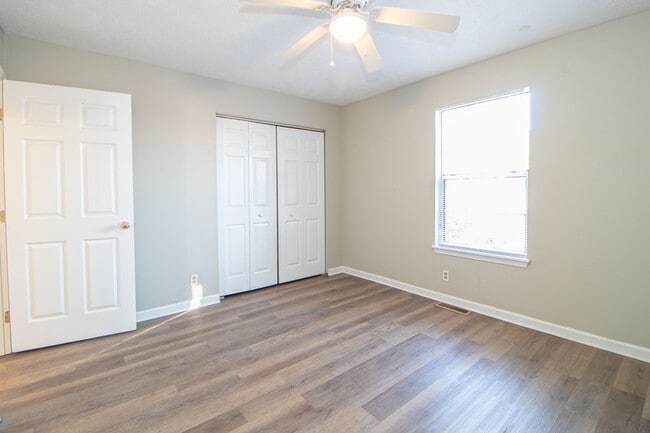 Building Photo - 670 Artic Ave