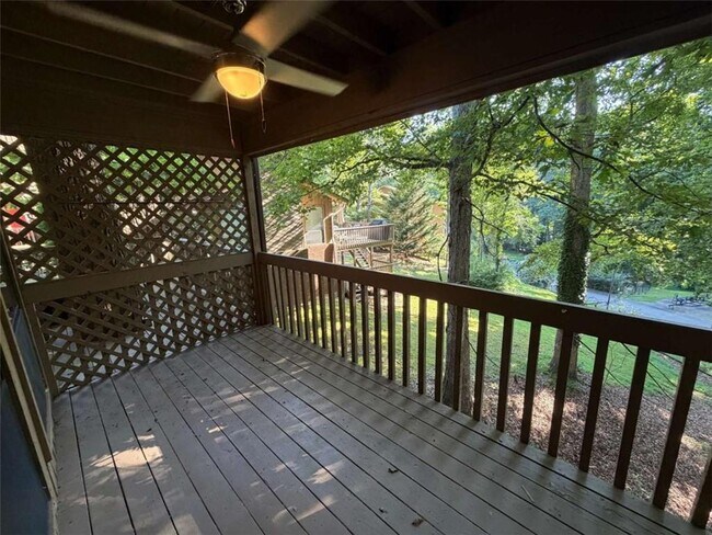 Building Photo - 1702 Pine Tree Dr