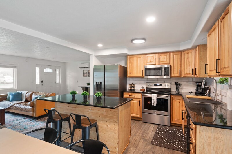 Building Photo - 12242 SE Raymond St