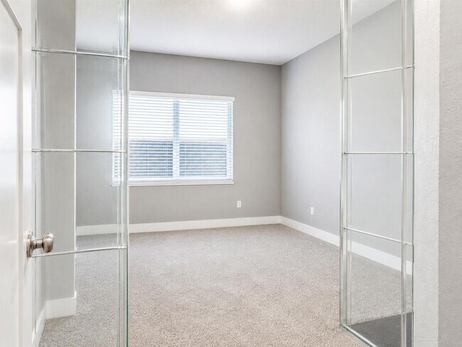 Building Photo - 6242 Jenks Dr