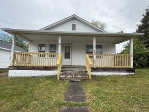 Building Photo - 125 Clyde St
