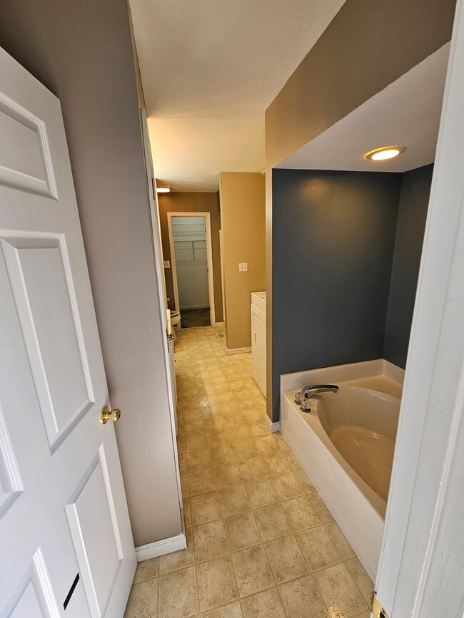 Building Photo - 4426 High School Rd