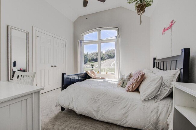 Building Photo - 4800 Mantle Dr