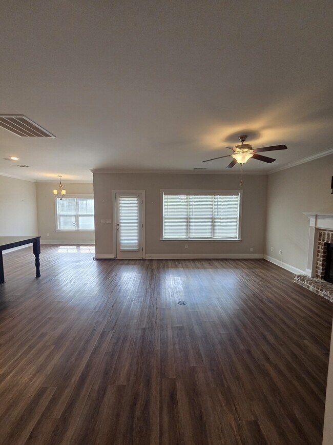 Building Photo - 2105 Thornbury Cove