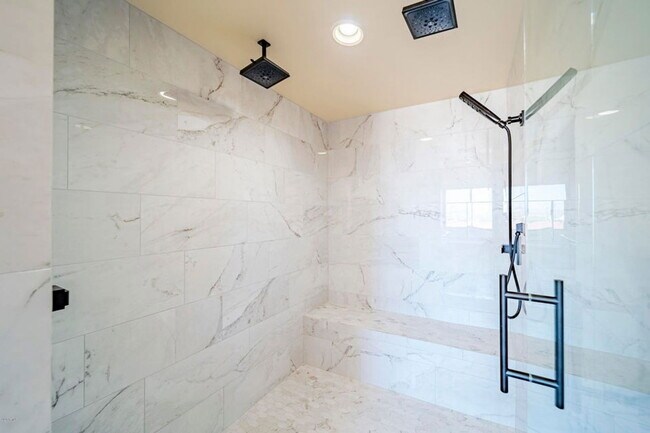 Building Photo - 335 Latigo Way