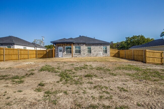 Building Photo - 3105 Spencer St