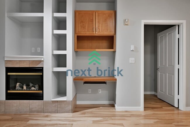 Building Photo - "Charming 1-Bedroom Condo in Redmond: Cozy Living with Modern Comfort at 641 Sq Ft!"