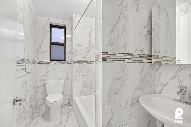 Building Photo - 15 W 55th St