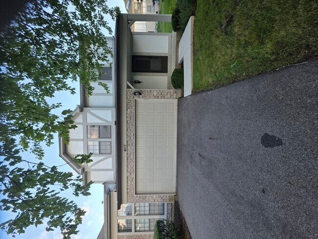 Building Photo - 4601 Olmstead Dr