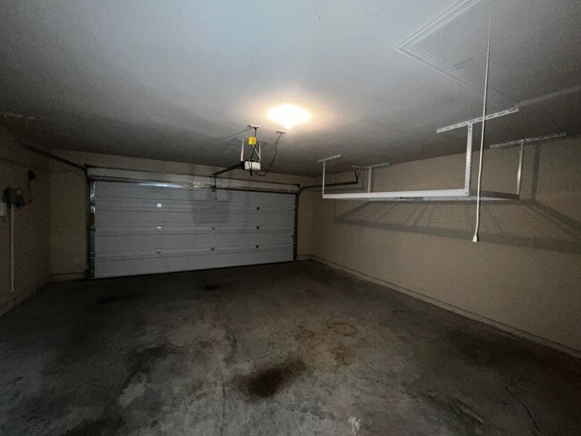 Building Photo - Cameron Lane