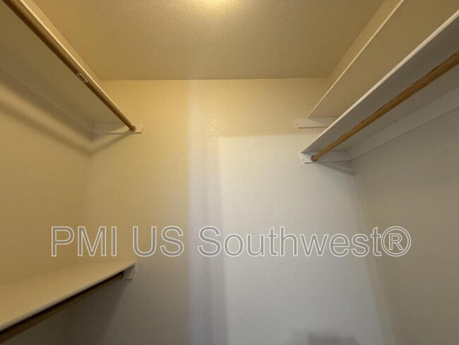 Building Photo - 1605 E Rinaldi Way