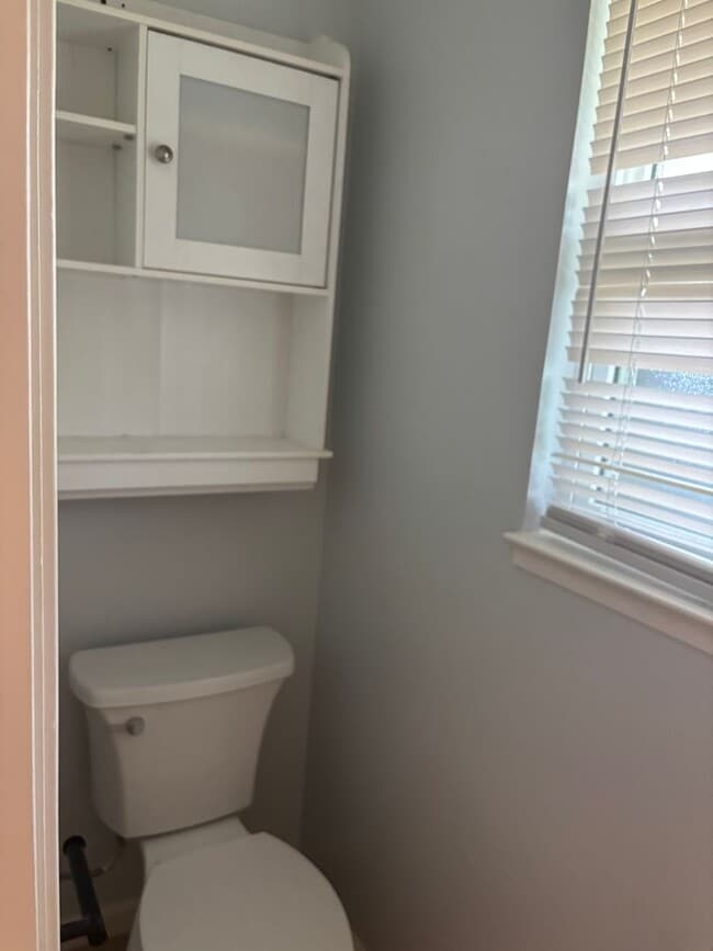 Building Photo - 5420 Roundtree Ct