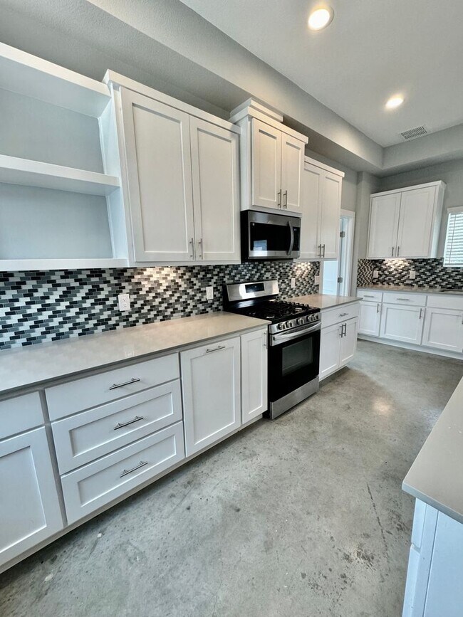 Building Photo - 6911 Meador Ave