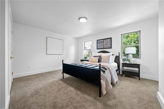 Building Photo - Fully renovated gem close to everything Pittsburgh offers!