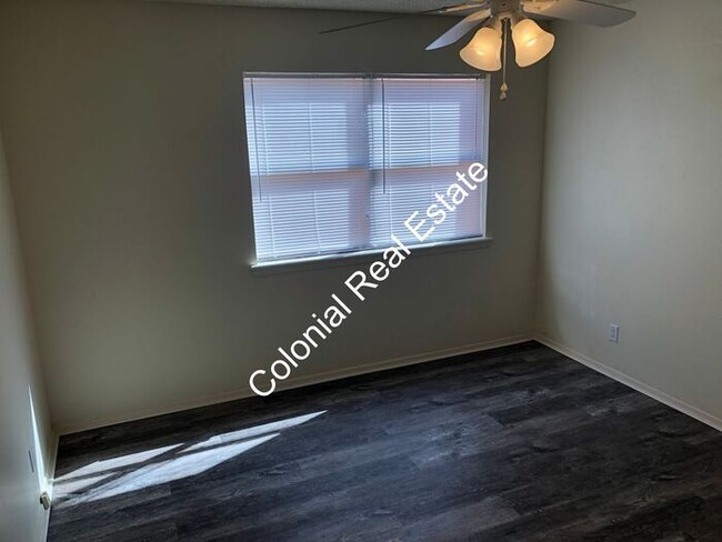 Building Photo - 2 Bedroom 1 and 1/2 Bathroom Apartment in ...