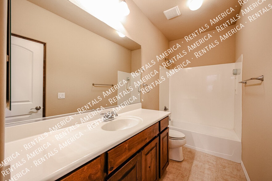 Building Photo - 3575 S Jasmine Dr