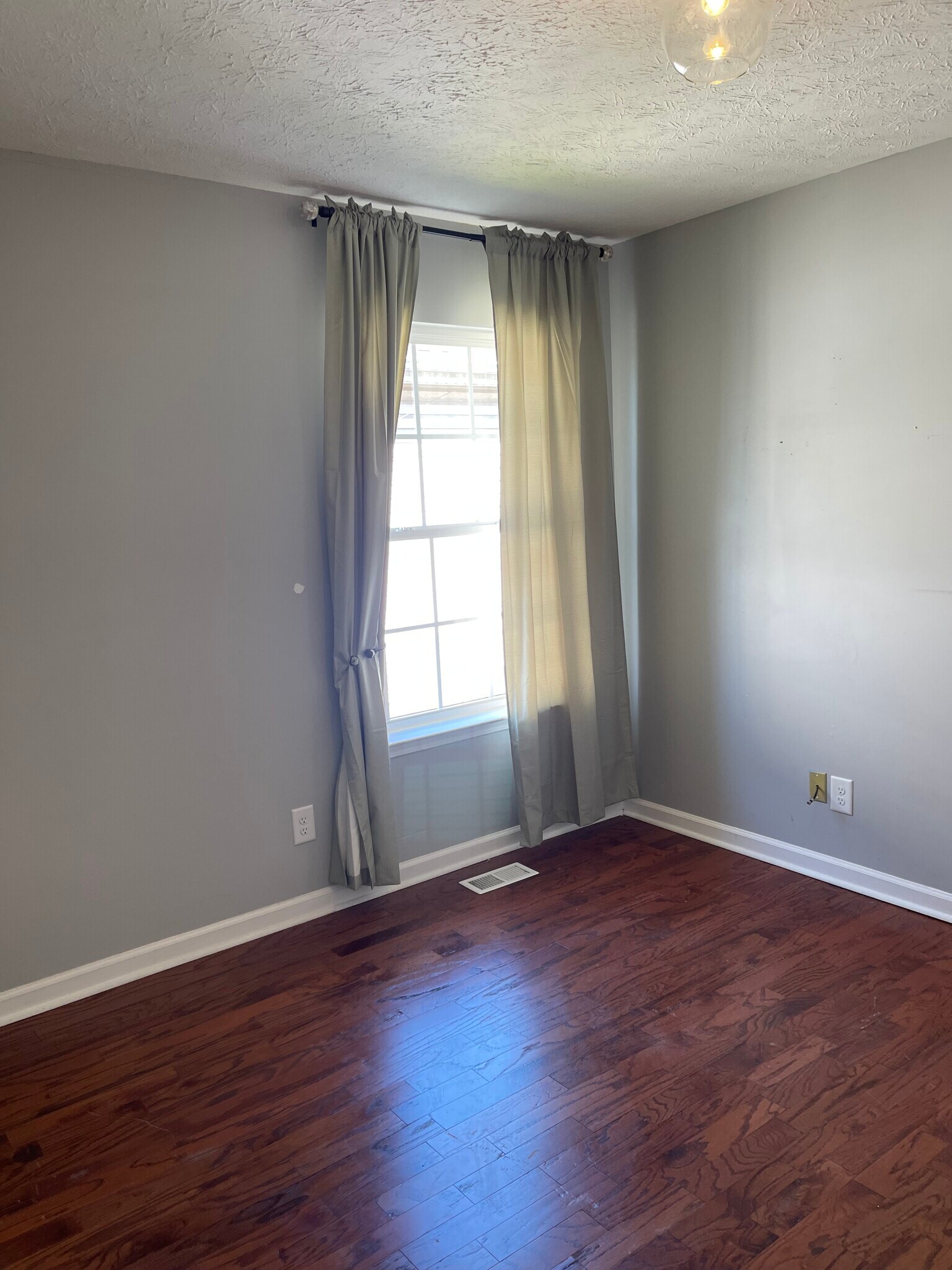 Building Photo - 1513 Luton St