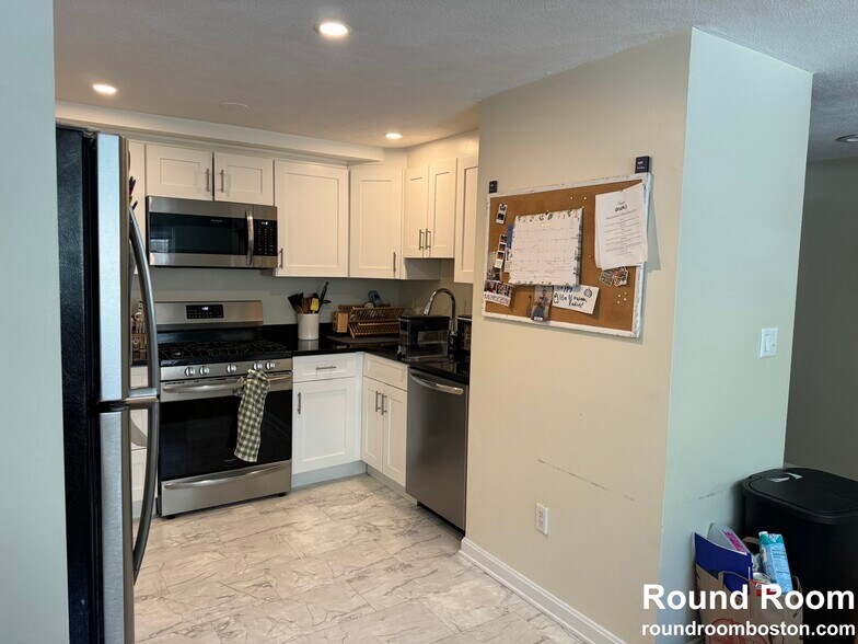 Building Photo - 137 Glenville Ave