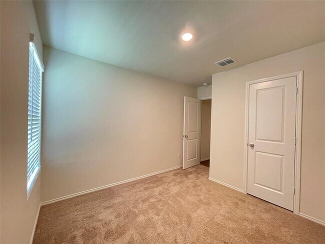 Building Photo - 1204 Lady Bird St