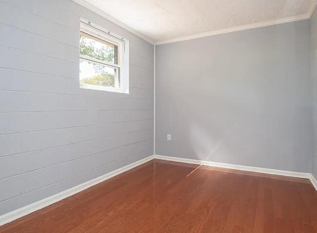 Building Photo - 128 Farlow Dr