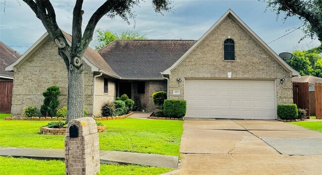 Building Photo - 423 Bluebird Ln