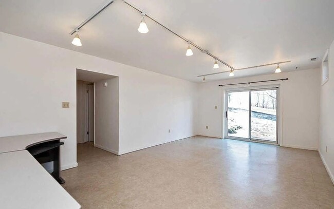 Building Photo - Single Family Home in Established Green Valley community available March 1st!