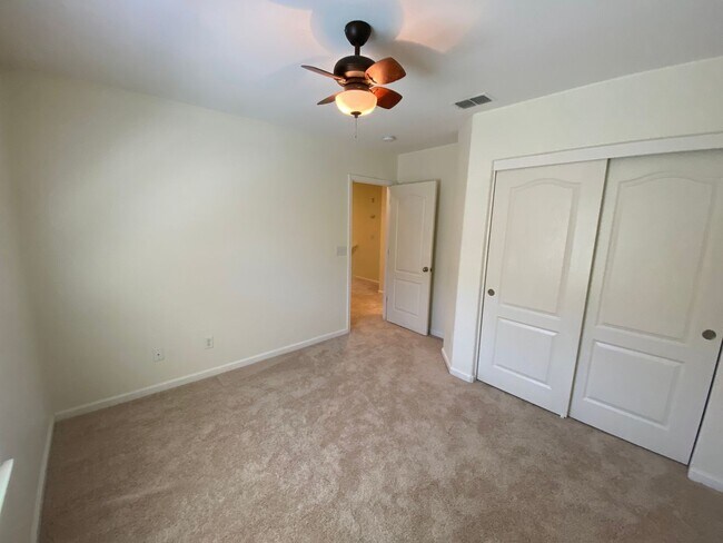 Building Photo - 3 Bed, 2½ Bath Two Story Condo in Natomas' Hampton Village